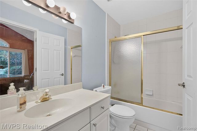 3793 Lakeridge Court, Lake Orion, MI 48360