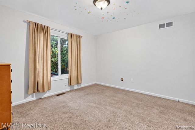 3793 Lakeridge Court, Lake Orion, MI 48360
