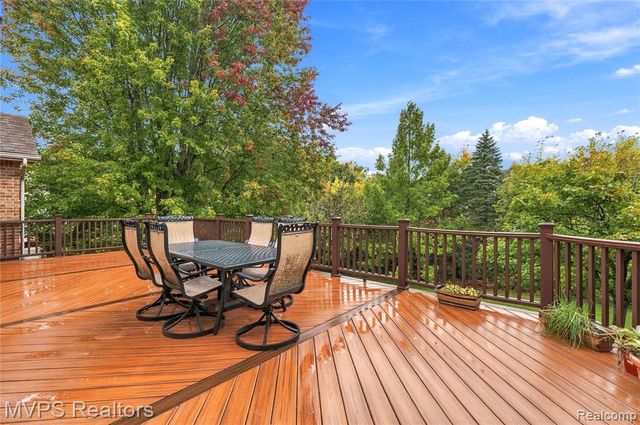 3793 Lakeridge Court, Lake Orion, MI 48360