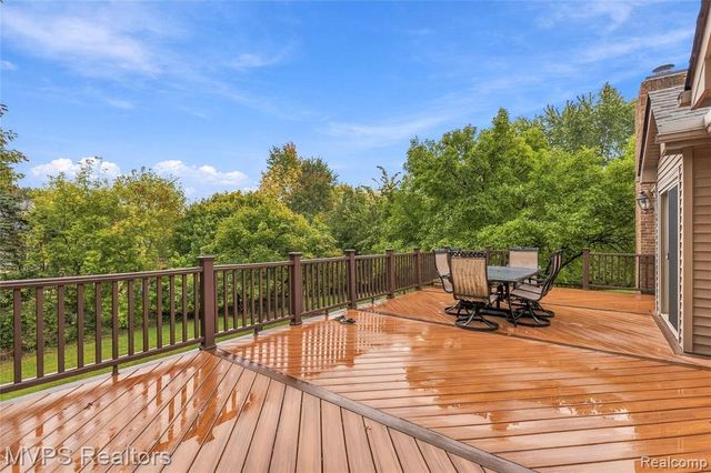 3793 Lakeridge Court, Lake Orion, MI 48360