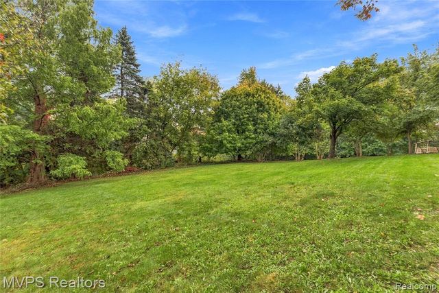 3793 Lakeridge Court, Lake Orion, MI 48360