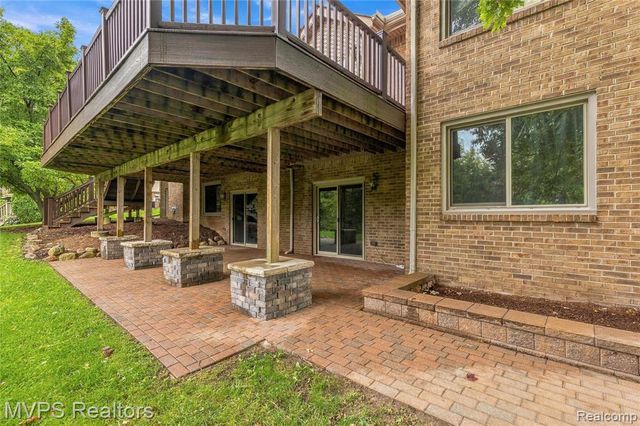 3793 Lakeridge Court, Lake Orion, MI 48360