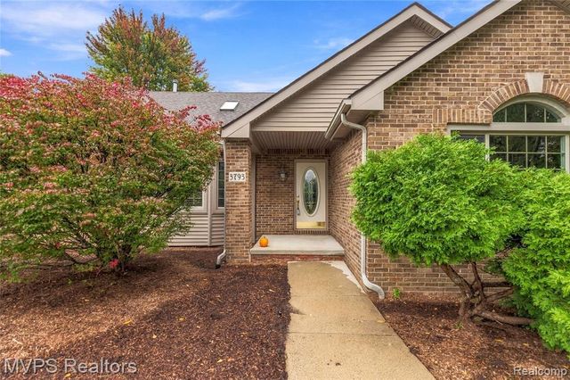 3793 Lakeridge Court, Lake Orion, MI 48360
