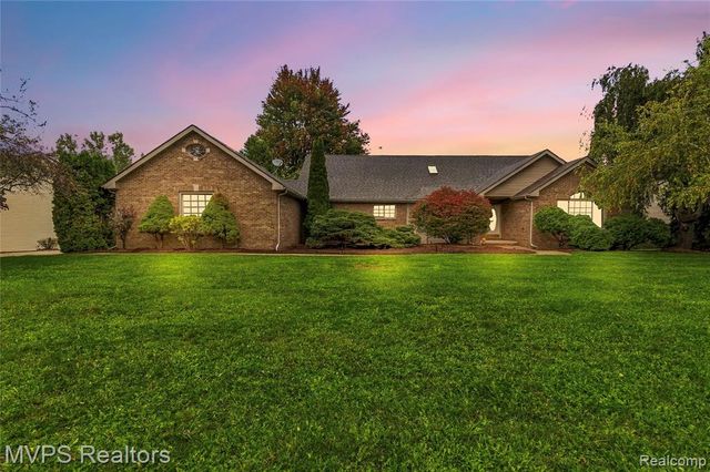 3793 Lakeridge Court, Lake Orion, MI 48360