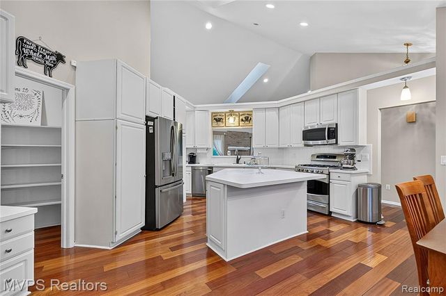 3793 Lakeridge Court, Lake Orion, MI 48360