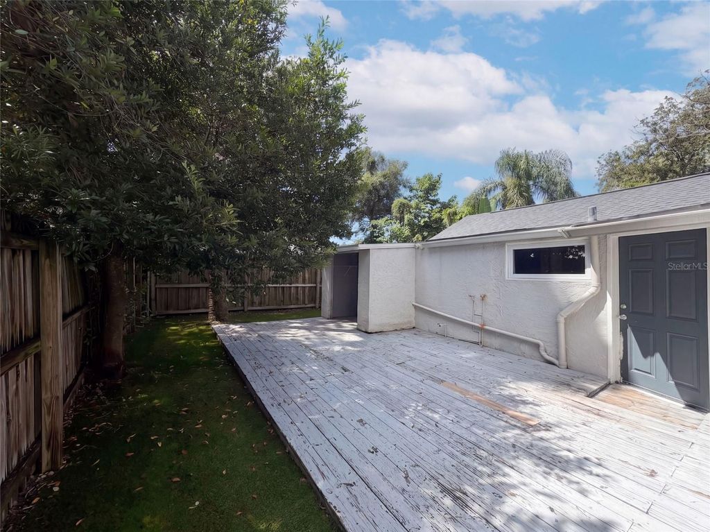 Image 13 of property listing at 212 W HIAWATHA STREET, Tampa, FL 33604