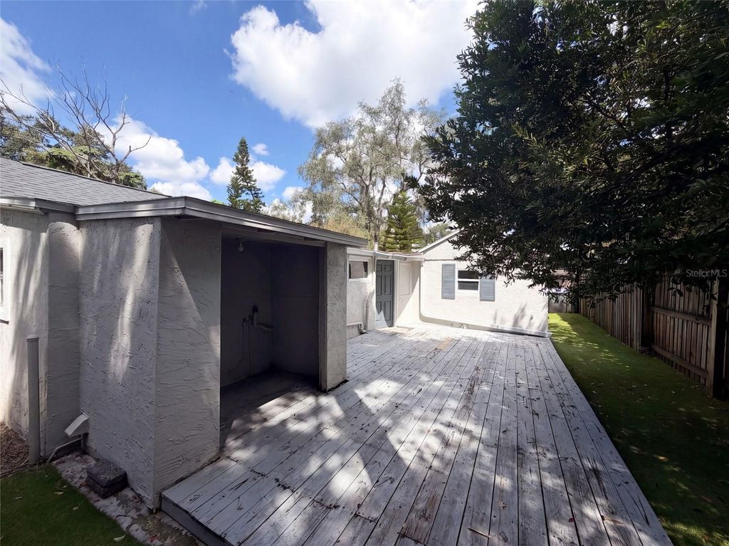Image 14 of property listing at 212 W HIAWATHA STREET, Tampa, FL 33604