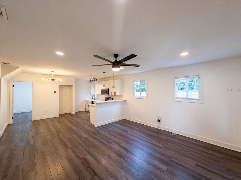 Image 4 of property listing at 212 W HIAWATHA STREET, Tampa, FL 33604