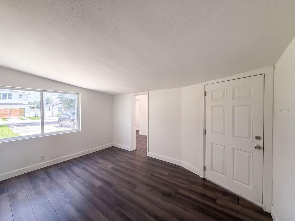 Image 5 of property listing at 212 W HIAWATHA STREET, Tampa, FL 33604