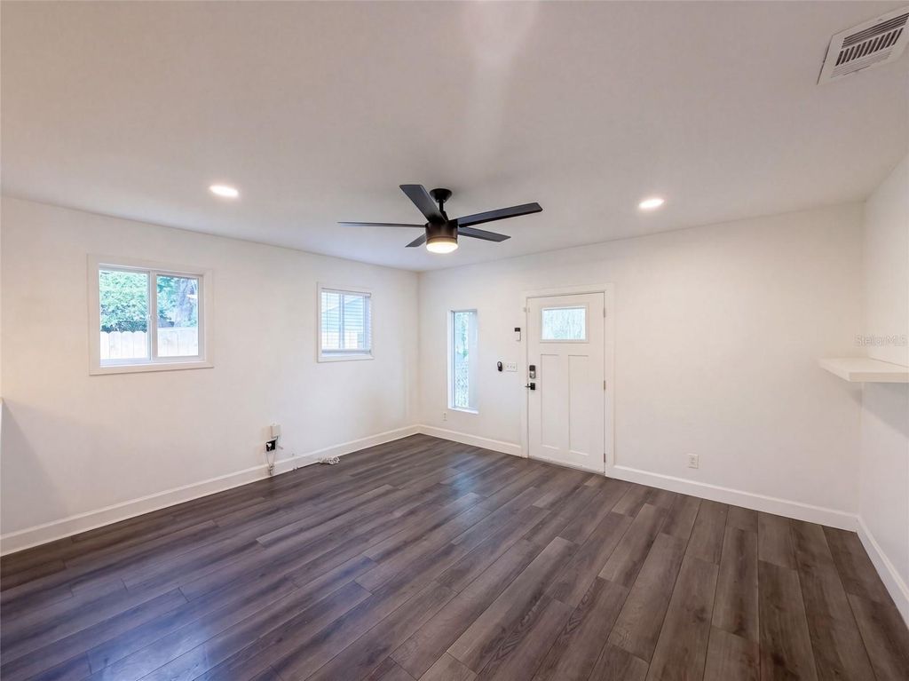 Image 6 of property listing at 212 W HIAWATHA STREET, Tampa, FL 33604
