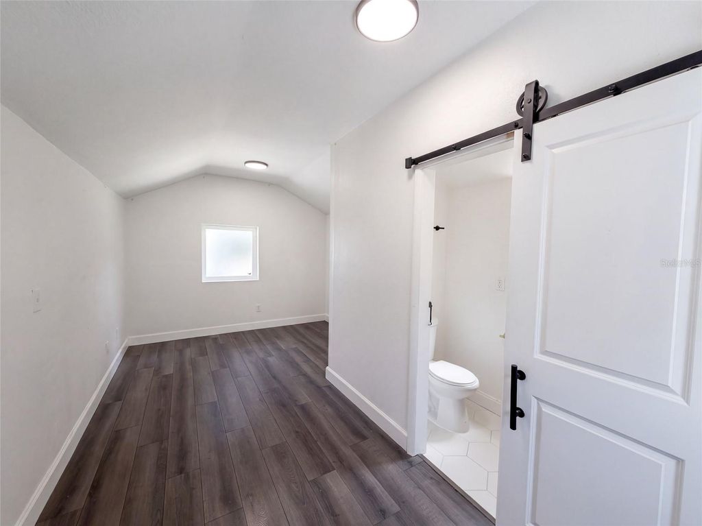 Image 7 of property listing at 212 W HIAWATHA STREET, Tampa, FL 33604