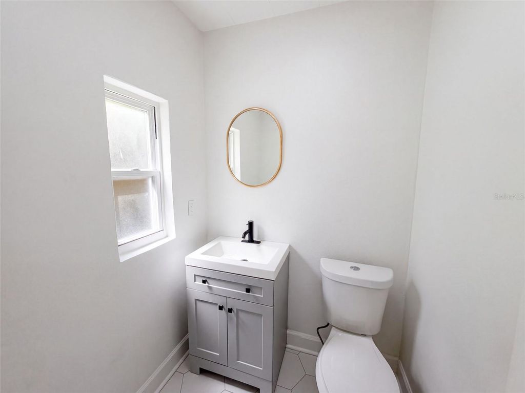 Image 9 of property listing at 212 W HIAWATHA STREET, Tampa, FL 33604
