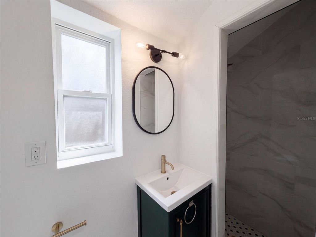 Image 10 of property listing at 212 W HIAWATHA STREET, Tampa, FL 33604