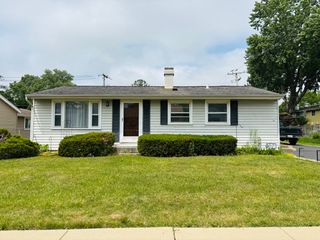 93 Golfview Lane, Carpentersville, IL 60110
