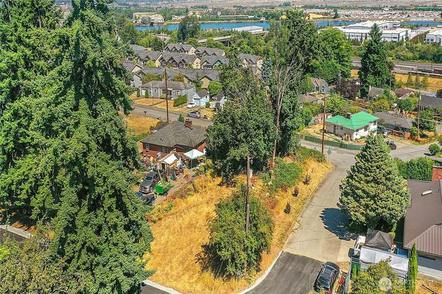 1 xx Hawthorne Street, Everett, WA 98201