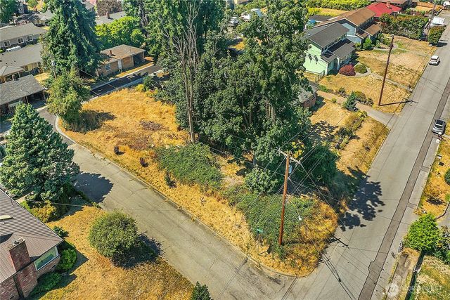 1 xx Hawthorne Street, Everett, WA 98201