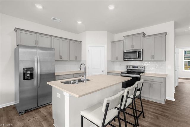 1230 Evelynnview Lane, Kernersville, NC 27284