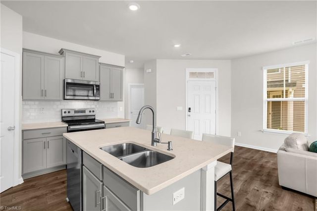 1230 Evelynnview Lane, Kernersville, NC 27284