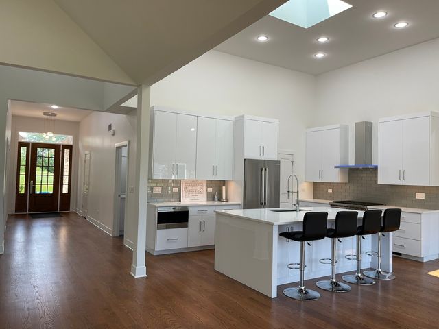 7625 Dunham Road, Woodridge, IL 60517