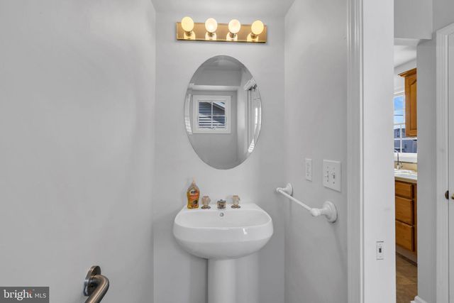 233 N 7TH ST, Surf City, NJ 08008