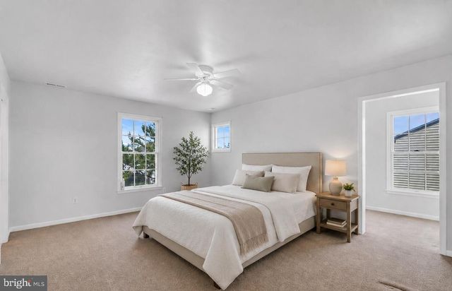 233 N 7TH ST, Surf City, NJ 08008