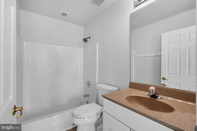 233 N 7TH ST, Surf City, NJ 08008
