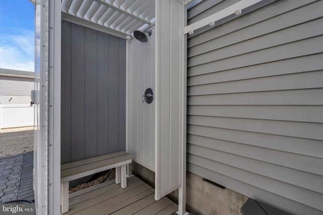 233 N 7TH ST, Surf City, NJ 08008