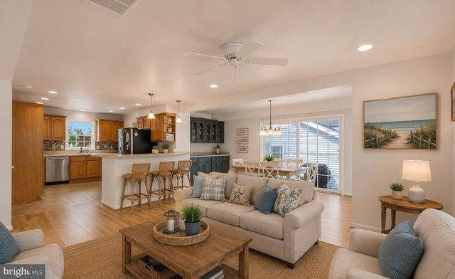 233 N 7TH ST, Surf City, NJ 08008