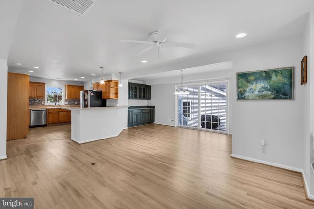 233 N 7TH ST, Surf City, NJ 08008