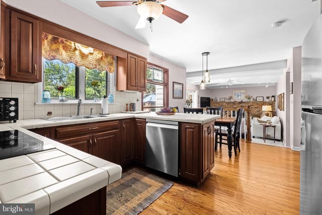 601 NORWOOD RD, Mount Laurel, NJ 08054