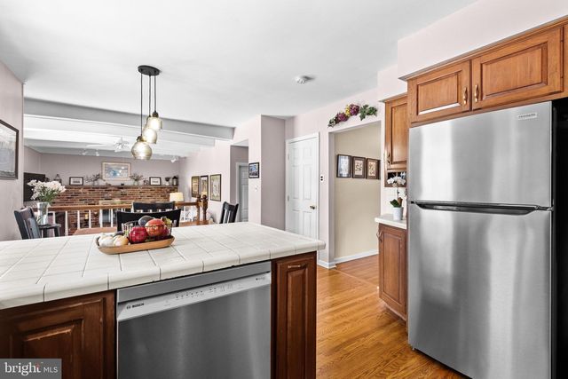 601 NORWOOD RD, Mount Laurel, NJ 08054