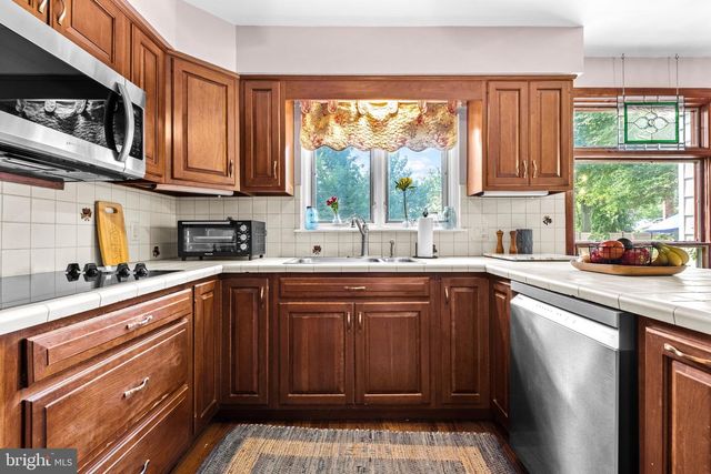 601 NORWOOD RD, Mount Laurel, NJ 08054