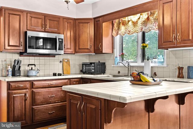 601 NORWOOD RD, Mount Laurel, NJ 08054