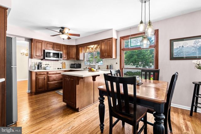 601 NORWOOD RD, Mount Laurel, NJ 08054