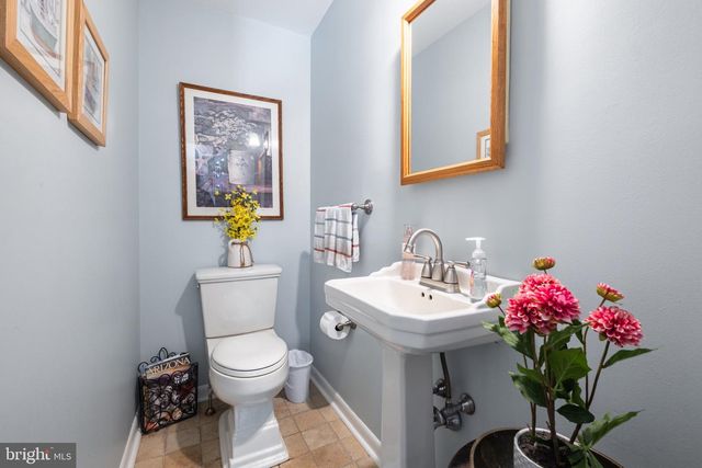 601 NORWOOD RD, Mount Laurel, NJ 08054