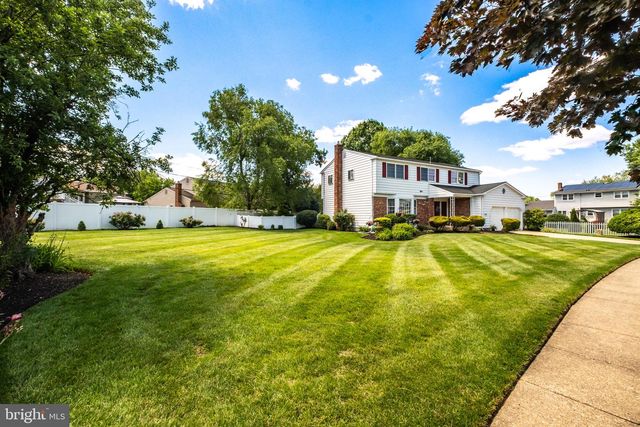601 NORWOOD RD, Mount Laurel, NJ 08054