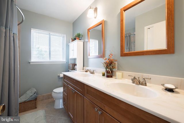 601 NORWOOD RD, Mount Laurel, NJ 08054
