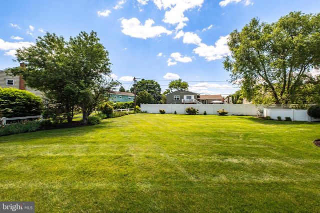 601 NORWOOD RD, Mount Laurel, NJ 08054