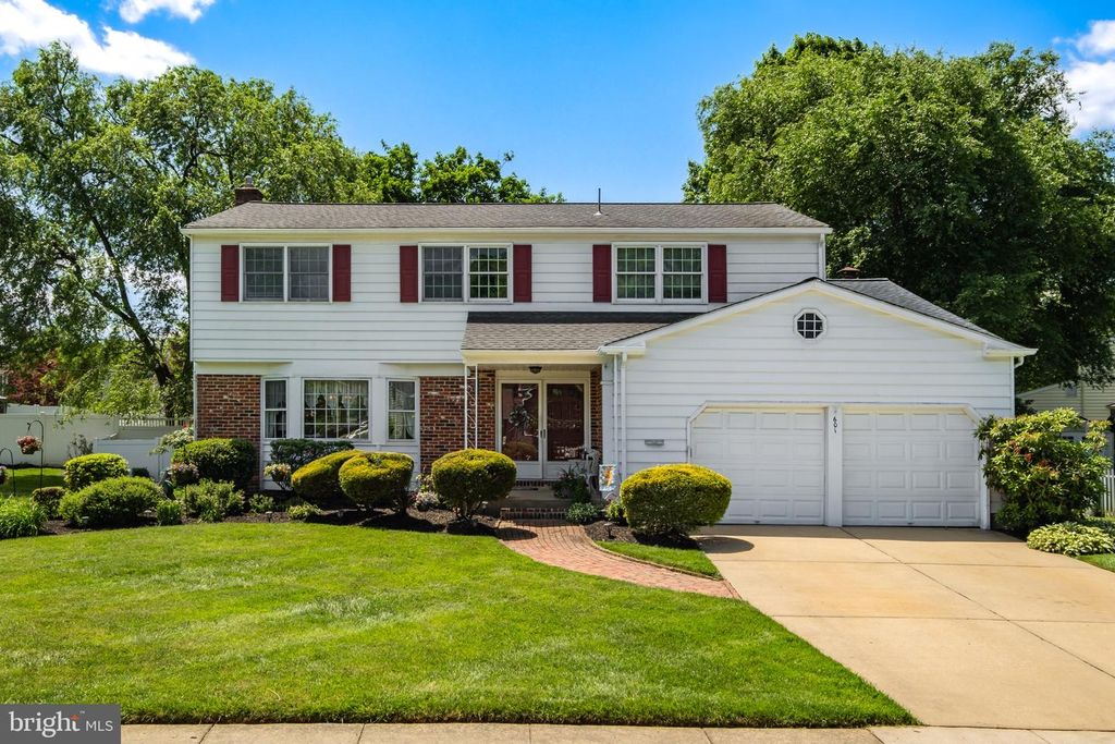 601 NORWOOD RD, Mount Laurel, NJ 08054