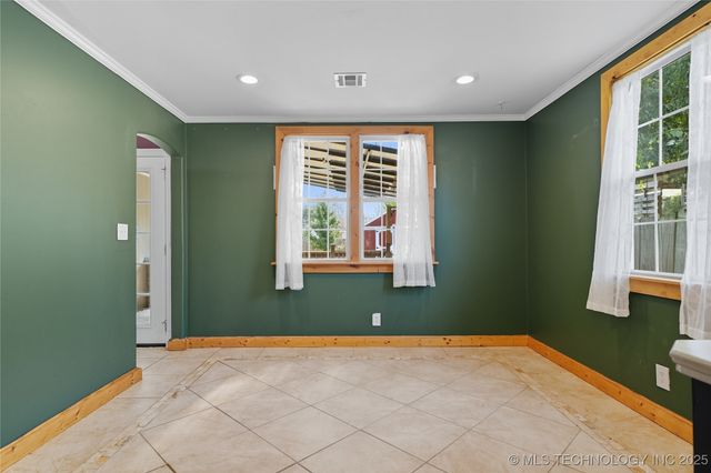 1136 E McLeod Avenue, Sapulpa, OK 74066