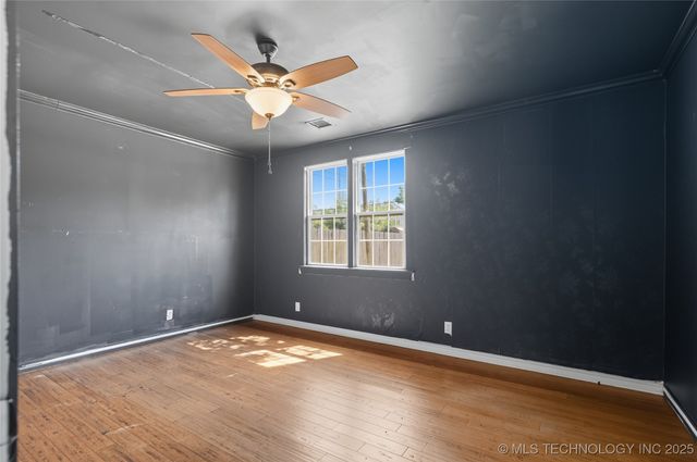 1136 E McLeod Avenue, Sapulpa, OK 74066
