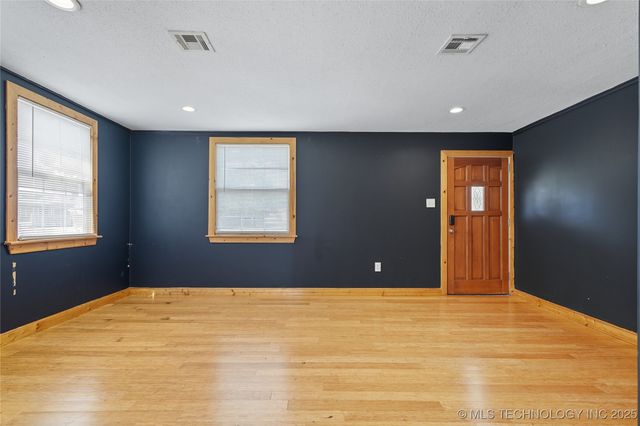 1136 E McLeod Avenue, Sapulpa, OK 74066