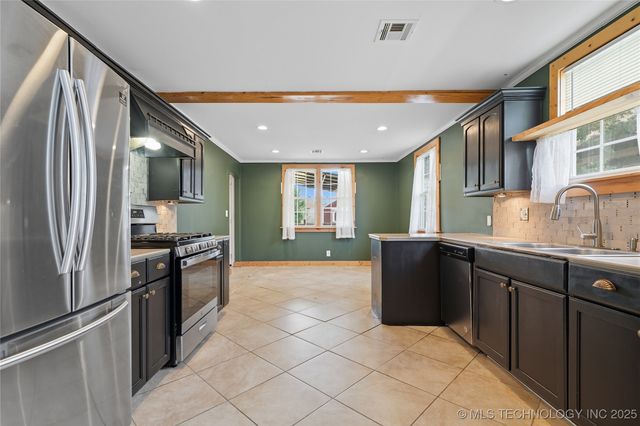 1136 E McLeod Avenue, Sapulpa, OK 74066