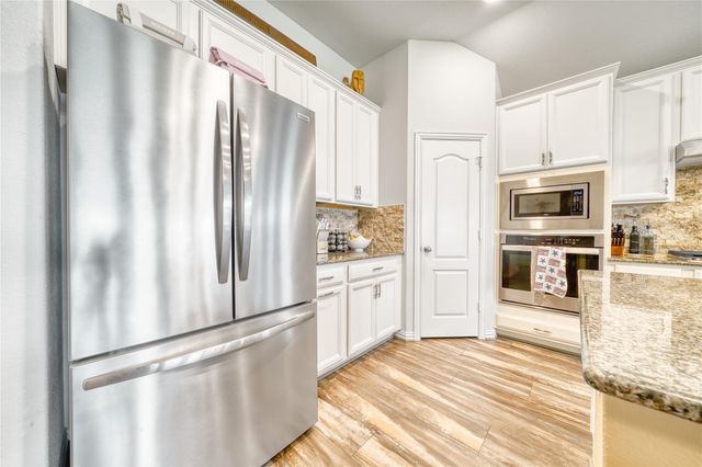 9107 Brett Court, Mont Belvieu, TX 77523
