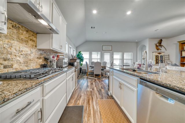 9107 Brett Court, Mont Belvieu, TX 77523