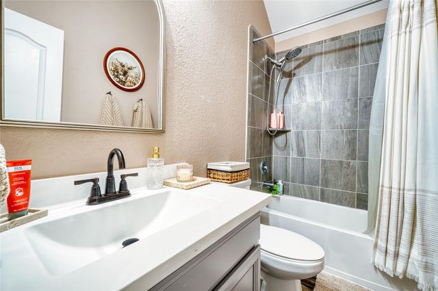 9107 Brett Court, Mont Belvieu, TX 77523