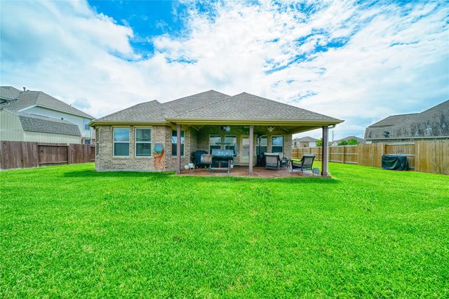 9107 Brett Court, Mont Belvieu, TX 77523