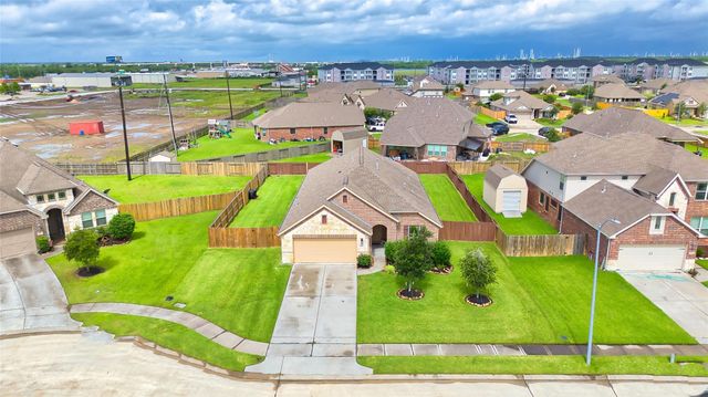 9107 Brett Court, Mont Belvieu, TX 77523