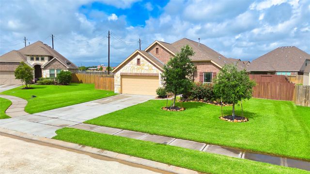 9107 Brett Court, Mont Belvieu, TX 77523