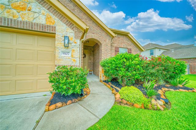 9107 Brett Court, Mont Belvieu, TX 77523